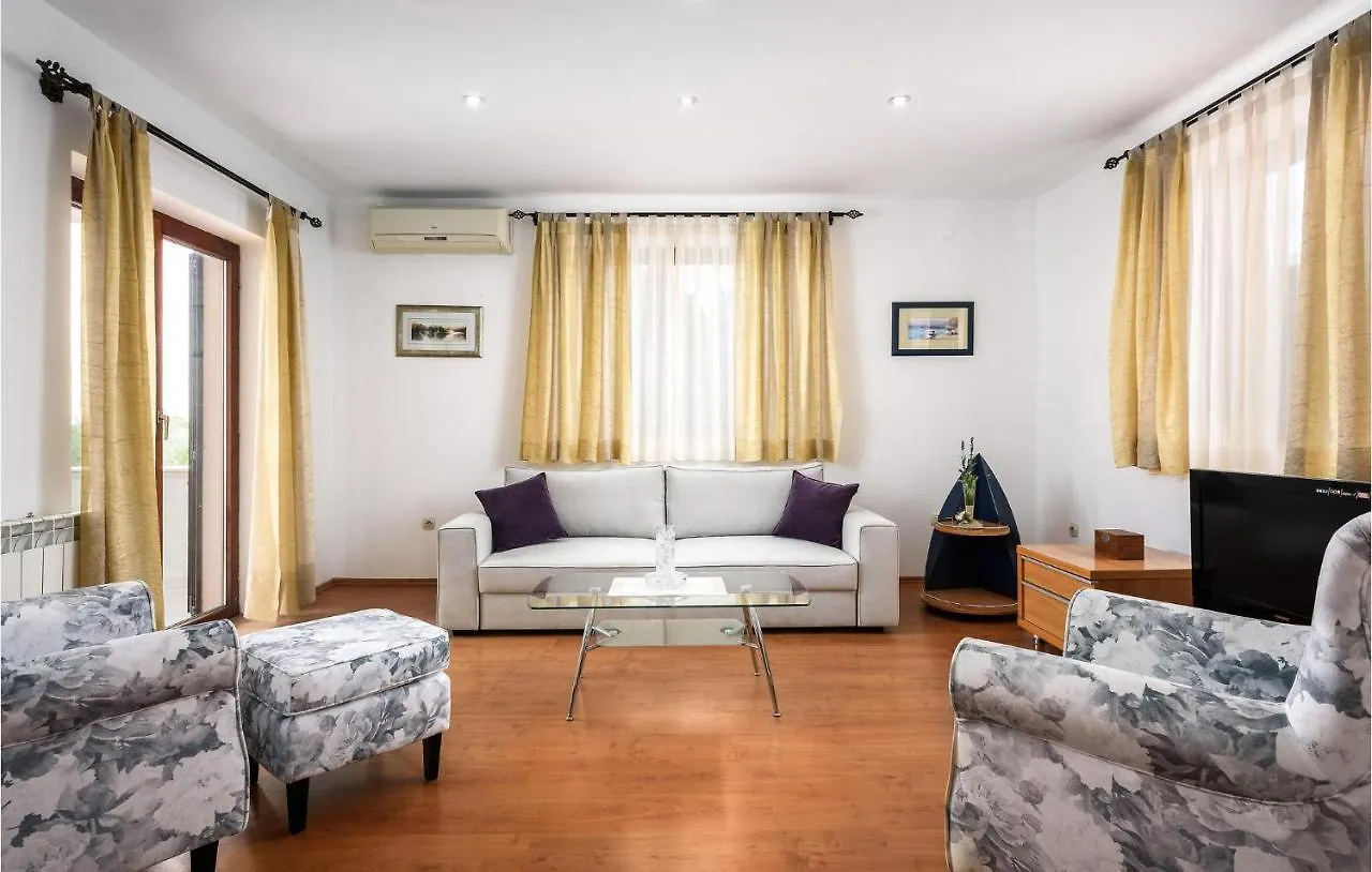 Holiday home 3 Bedroom Cozy Home In Liznjan Croatia