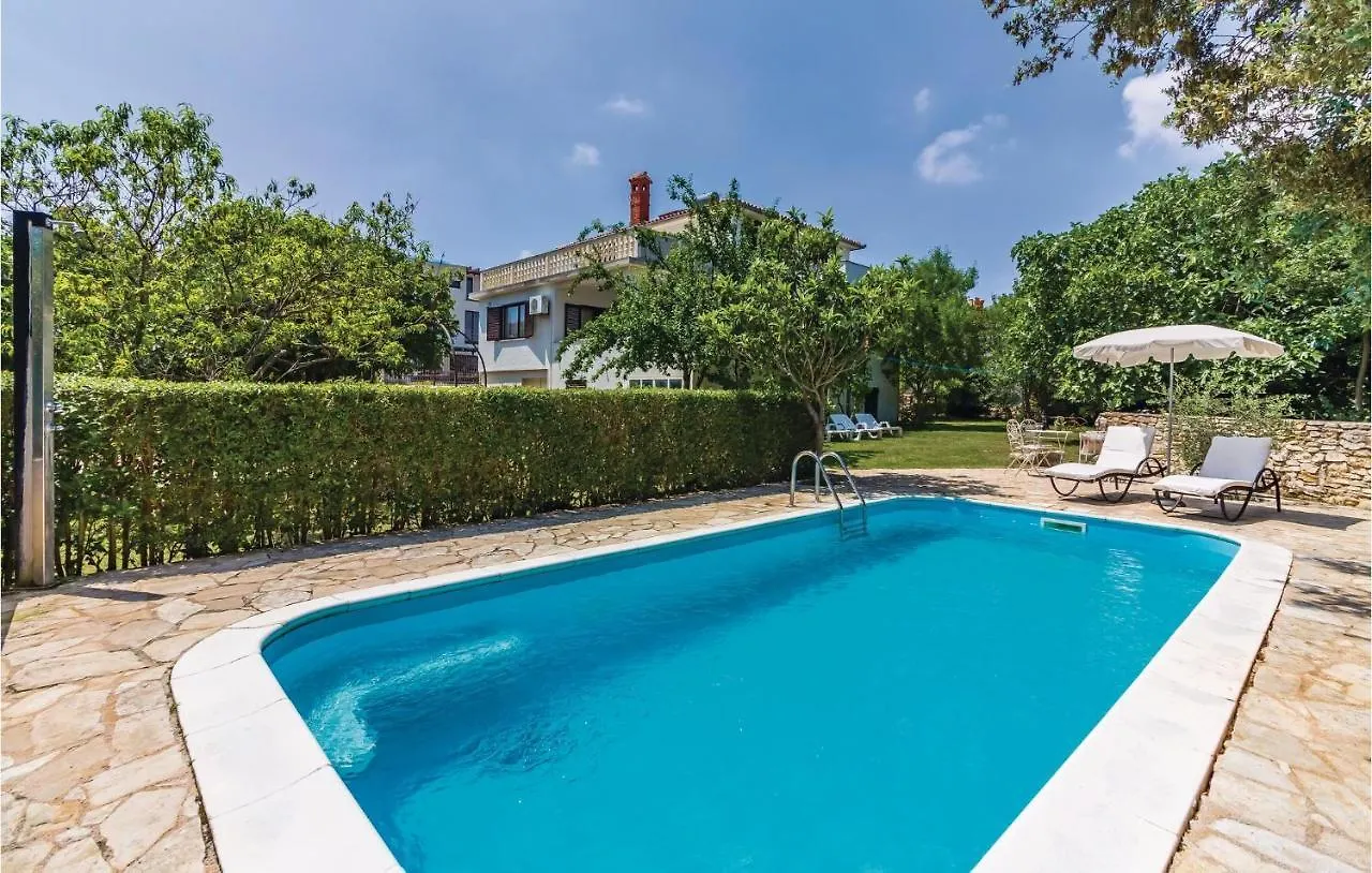 3 Bedroom Cozy Home In Liznjan Croatia