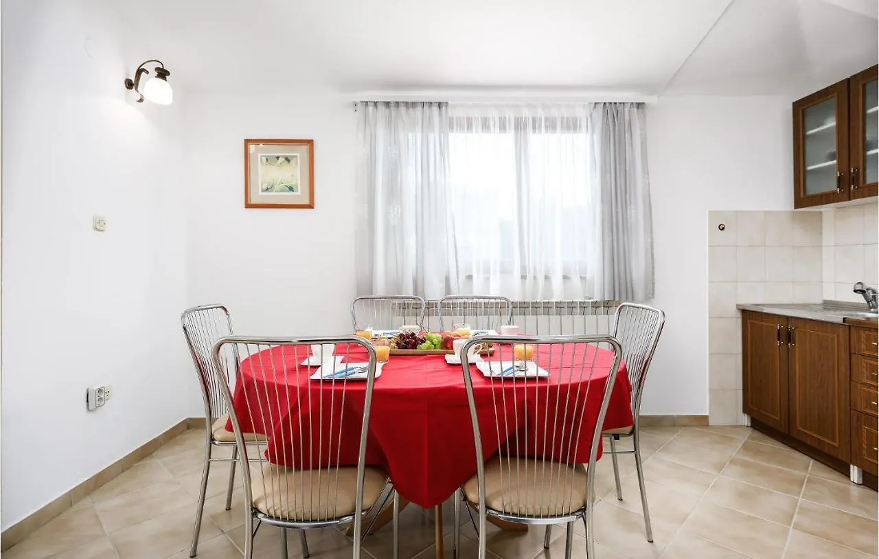 Holiday home 3 Bedroom Cozy Home In Liznjan