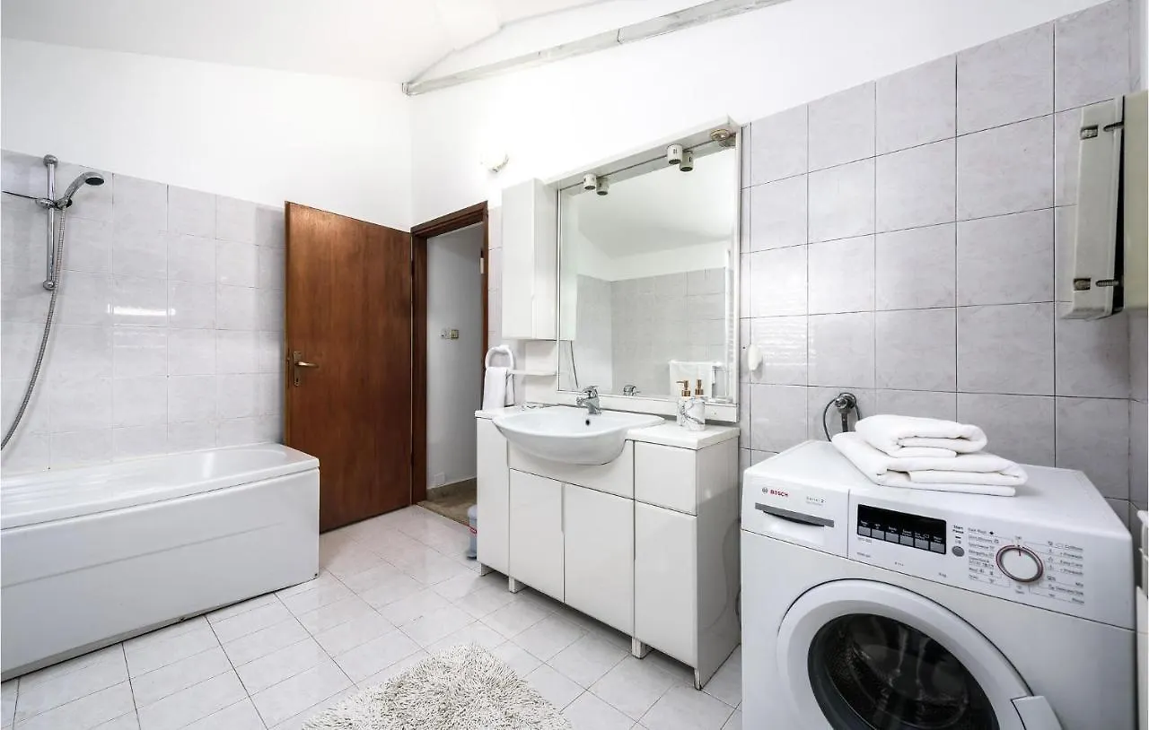 3 Bedroom Cozy Home In Liznjan 0*,  Croatia
