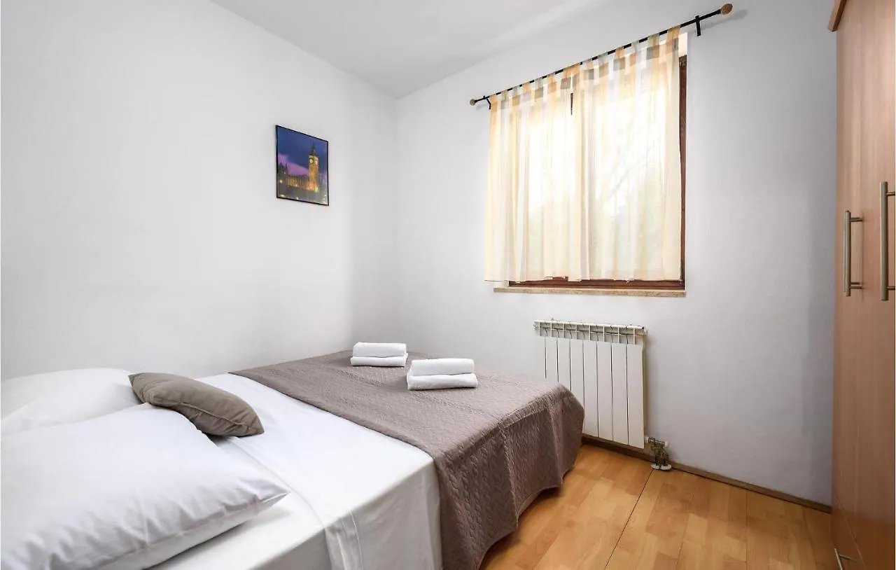 Holiday home 3 Bedroom Cozy Home In Liznjan