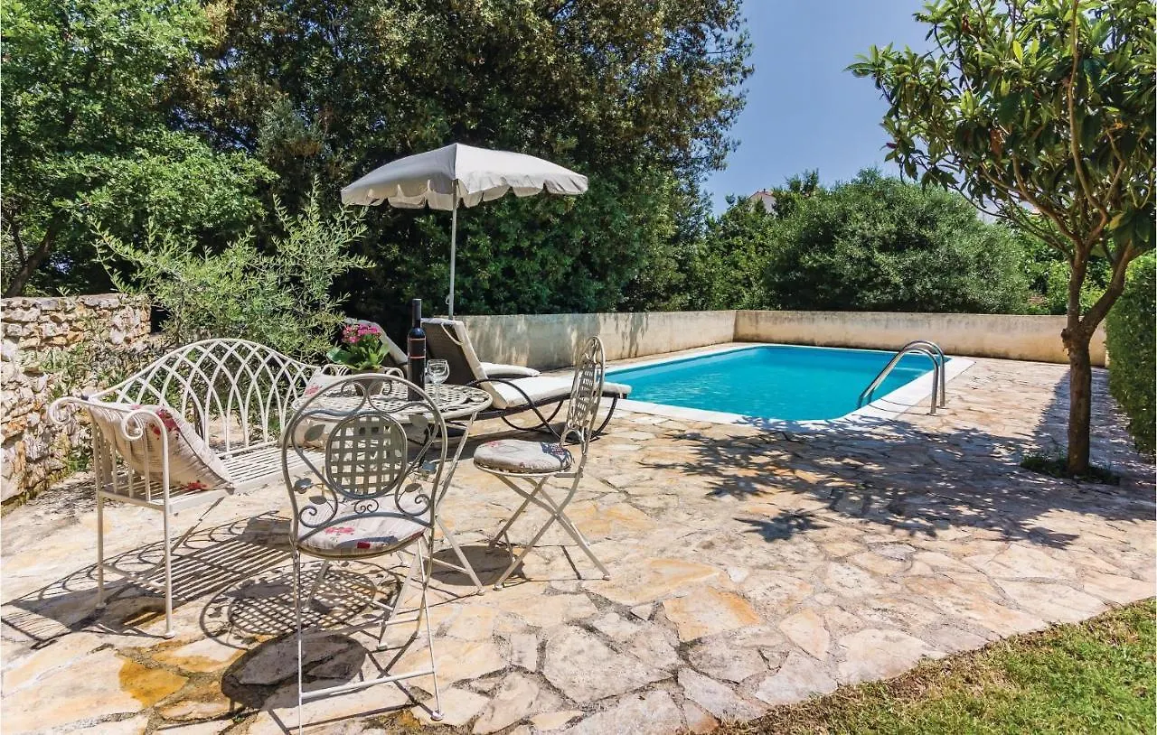 3 Bedroom Cozy Home In Liznjan 0*,