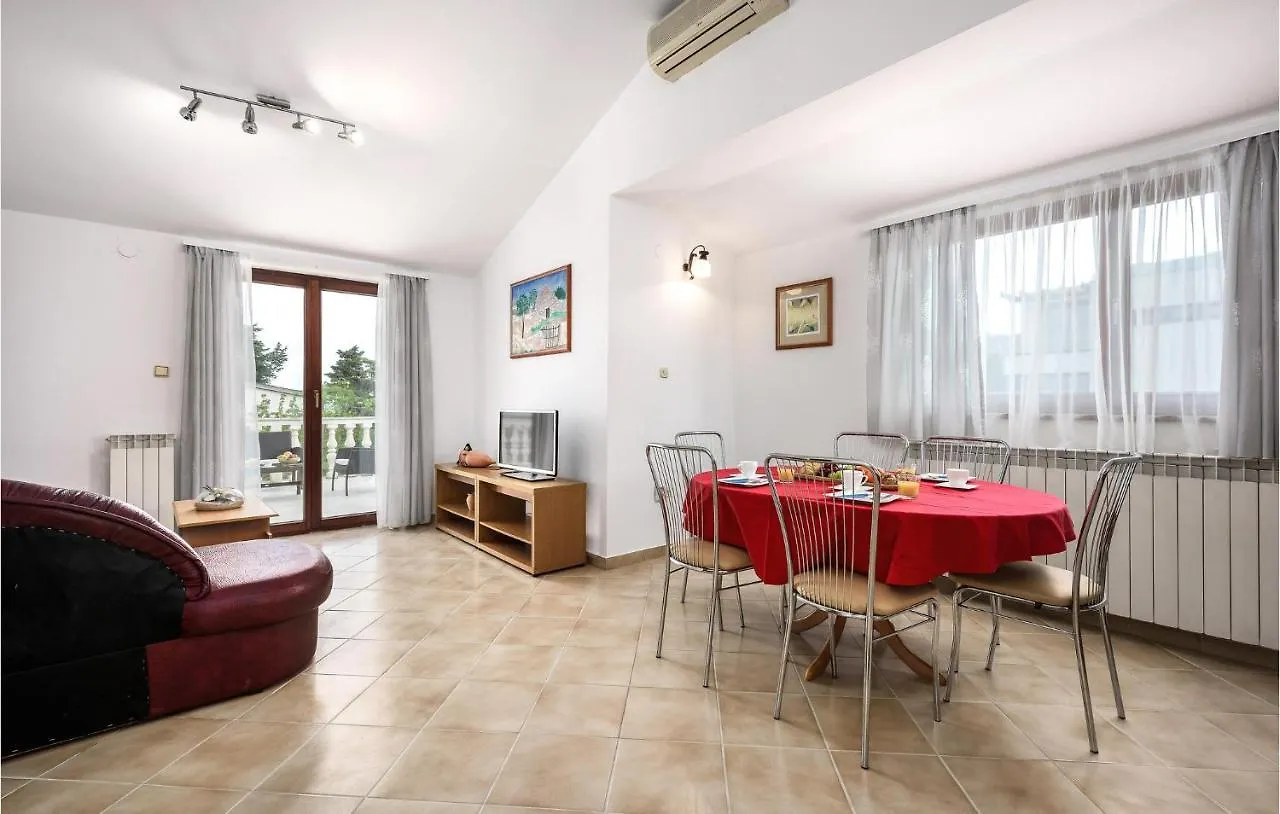 3 Bedroom Cozy Home In Liznjan