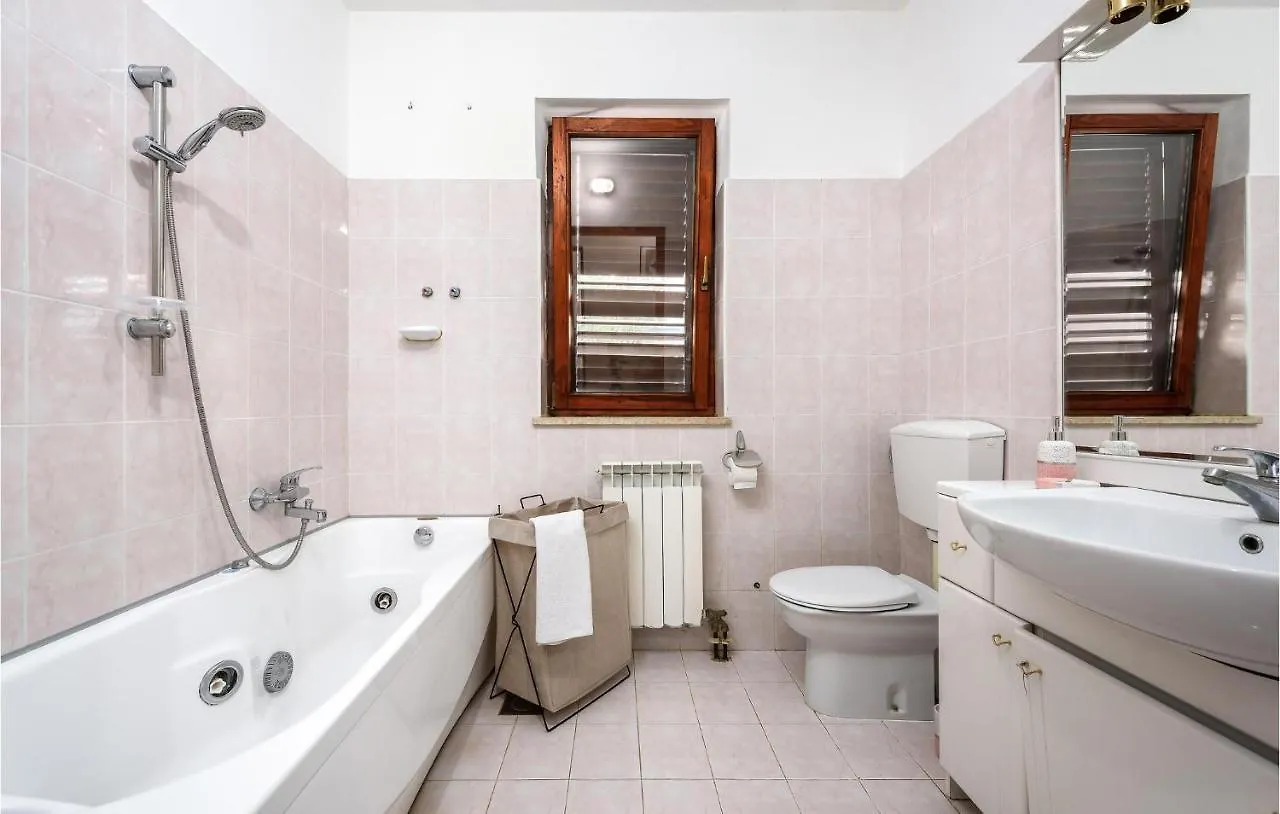 Holiday home 3 Bedroom Cozy Home In Liznjan Croatia