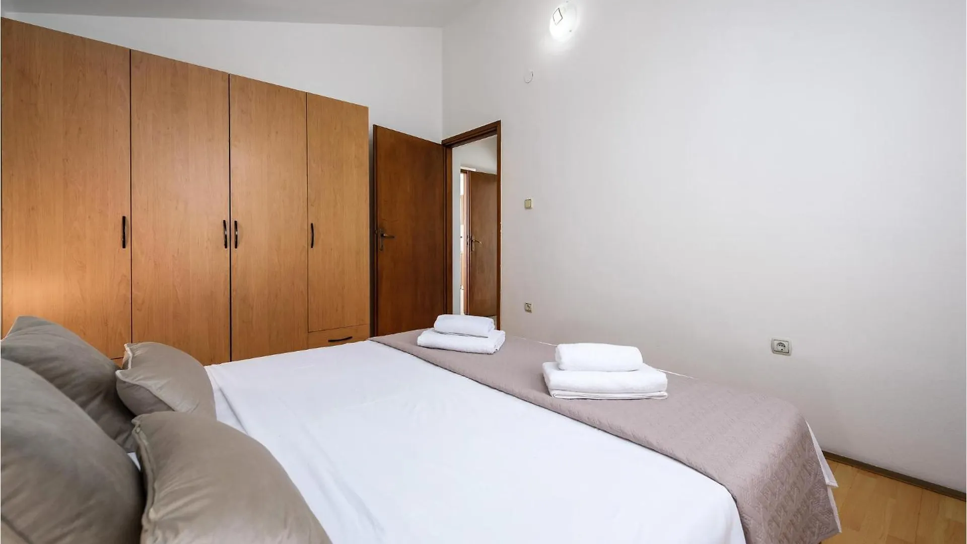 Holiday home 3 Bedroom Cozy Home In Liznjan