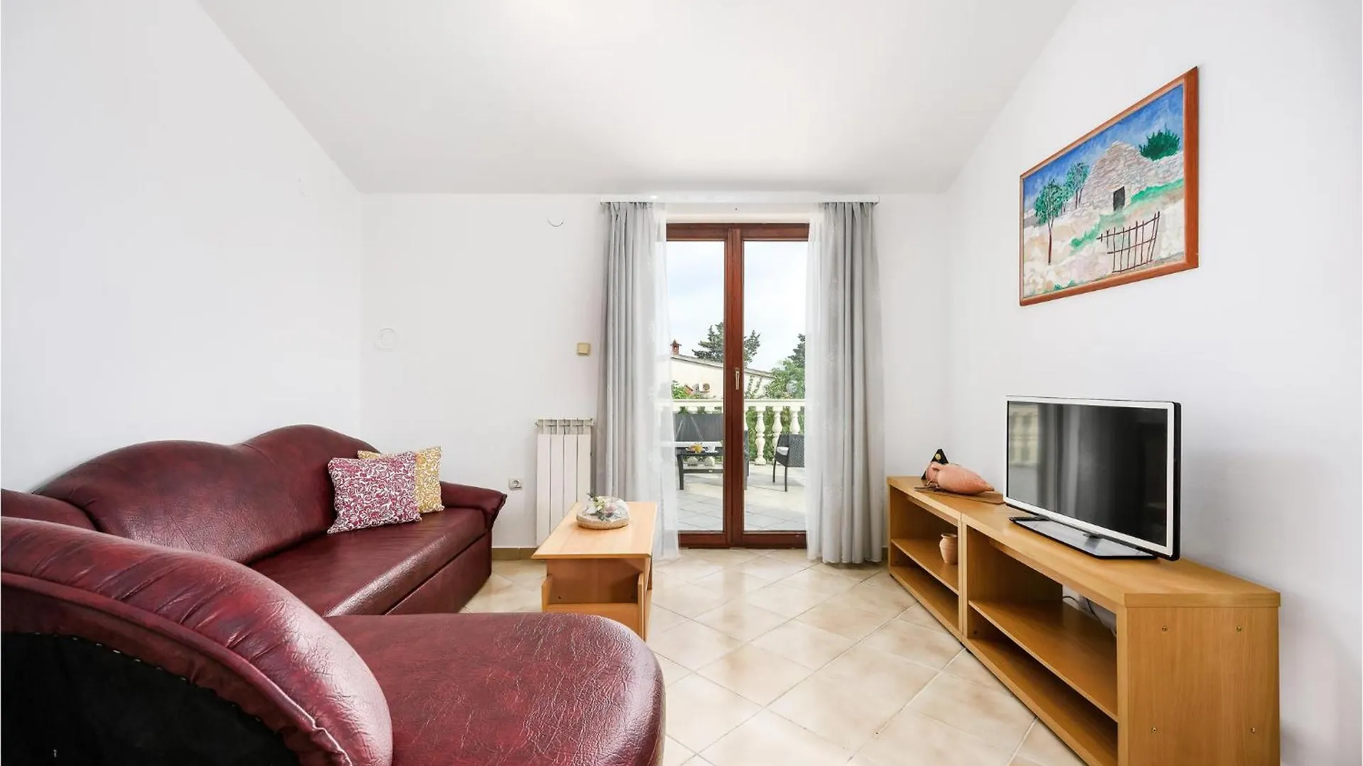 3 Bedroom Cozy Home In Liznjan Croatia
