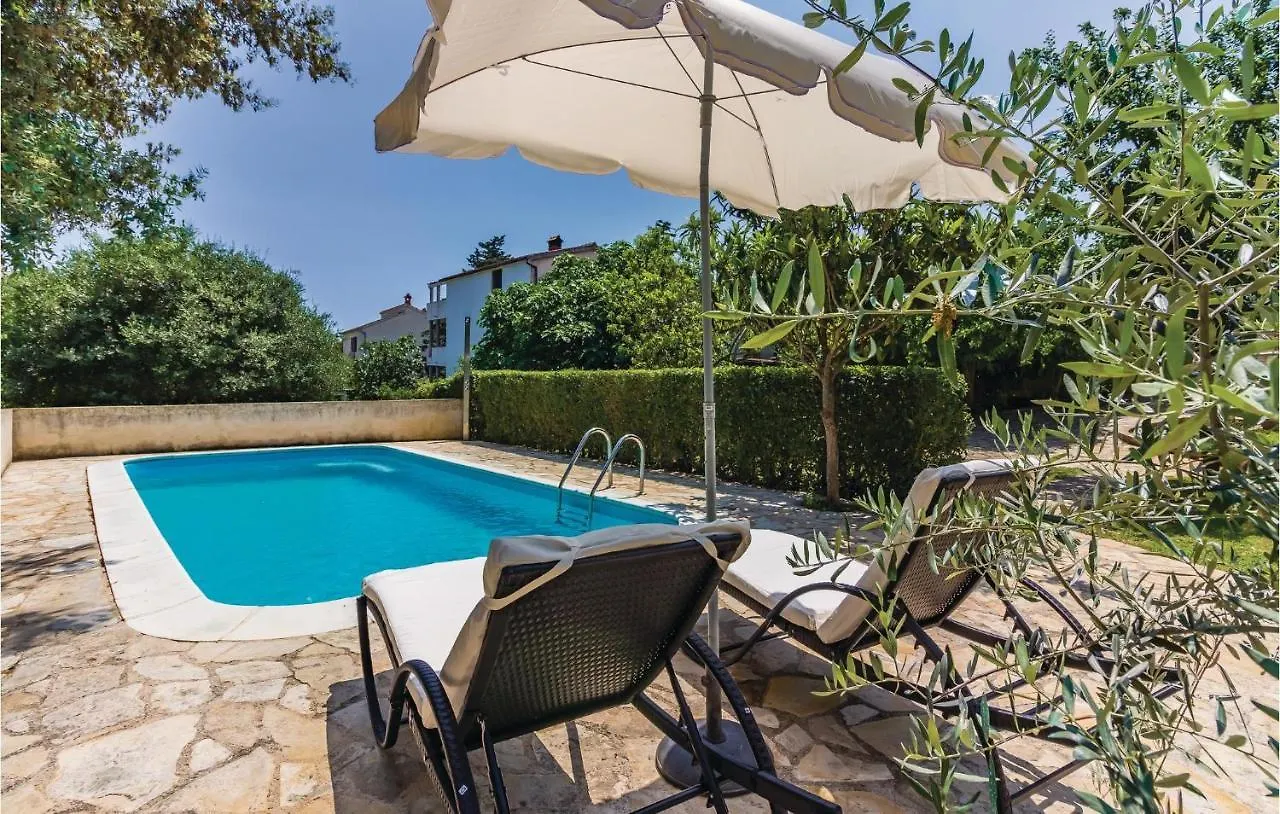 3 Bedroom Cozy Home In Ližnjan