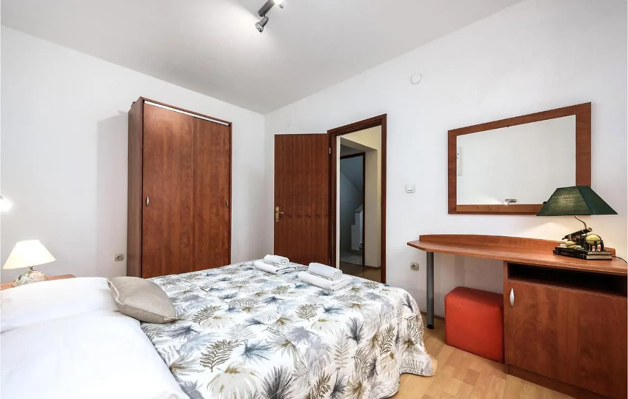 3 Bedroom Cozy Home In Ližnjan Casa vacanze